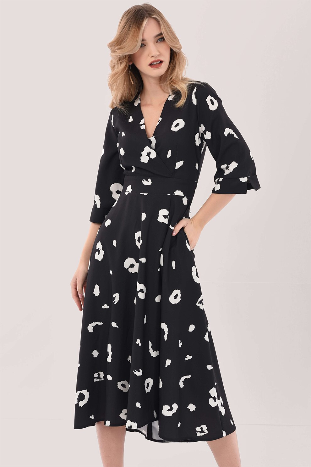 Closet LONDON, Rochie midi evazata cu imprimeu floral, Negru/Alb optic