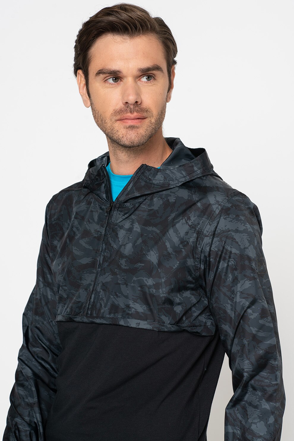 Under Armour, Jacheta rezistenta la vant cu model abstract, pentru fitness Sportstyle, Negru/Gri carbune