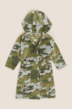 Marks & Spencer, Halat din material fleece cu model camuflaj, Verde pal/verde oliv/verde militar, 122-128 CM Standard Marks & Spencer, Halat din material fleece cu model camuflaj, Verde pal/verde oliv/verde militar, 122-128 CM Standard