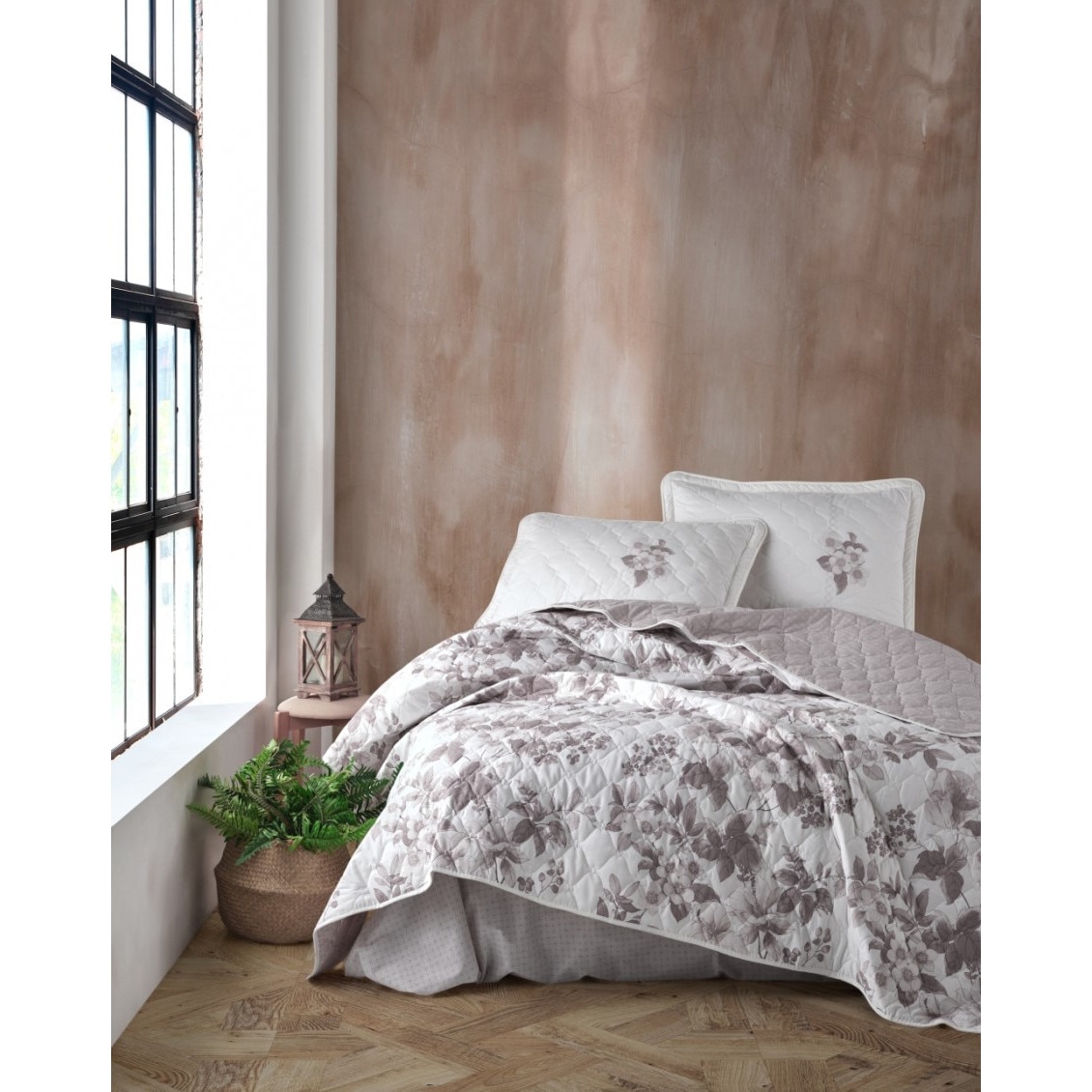 Cuvertura matlasata 240 x 260 cm cu 2 fete perna bumbac 100%, 3 piese, Pucioasa, Miarosa