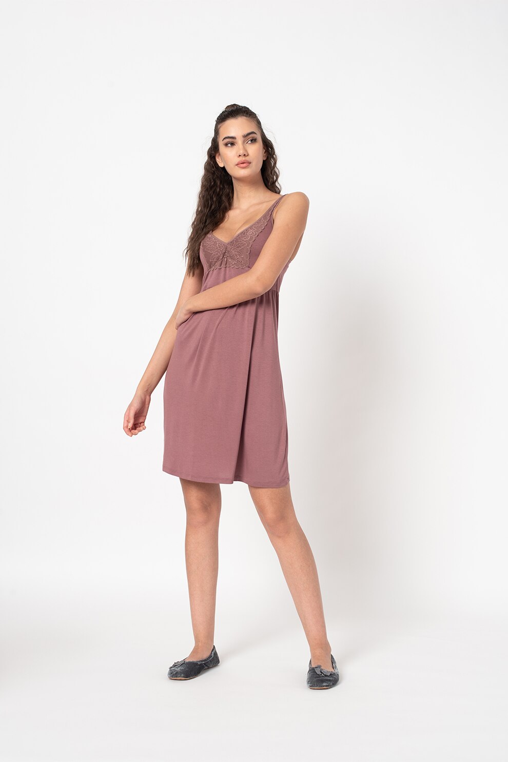 Triumph, Camasa de noapte cu decolteu in V si insertii de dantela Amourette Spotlight, Violet prafuit