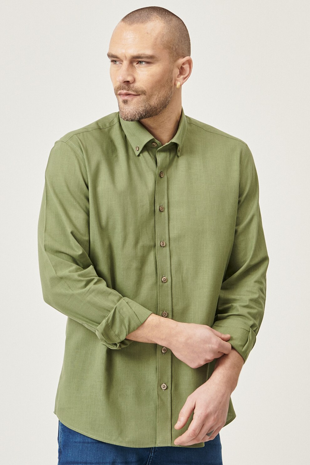AC&Co, Camasa slim fit cu guler fixat cu nasturi, Verde militar
