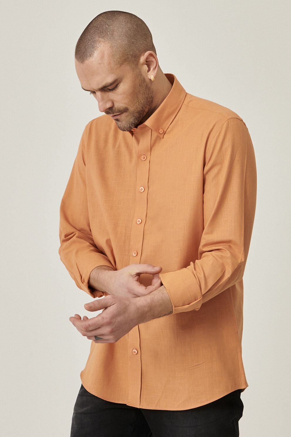 AC&Co, Camasa slim fit cu guler fixat cu nasturi, Oranj stins