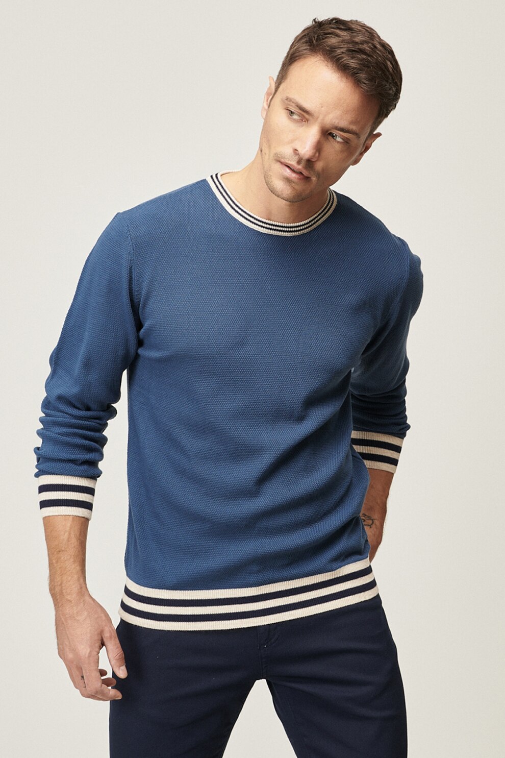 AC&Co, Pulover cu detalii in dungi, Albastru inchis/Crem