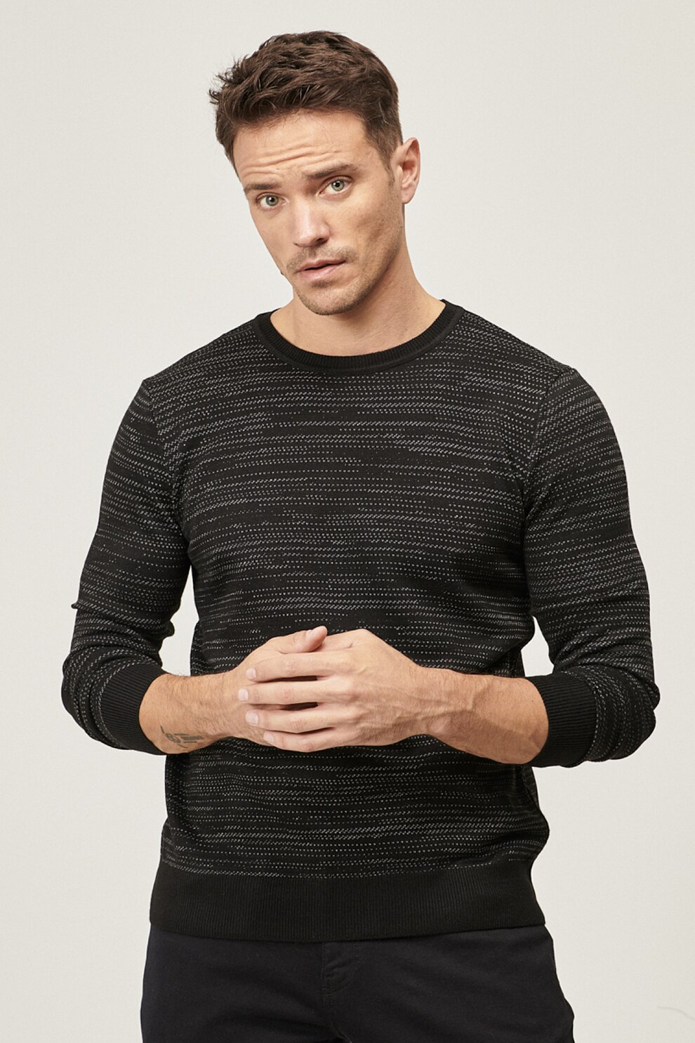 AC&Co, Pulover cu decolteu la baza gatului, Negru