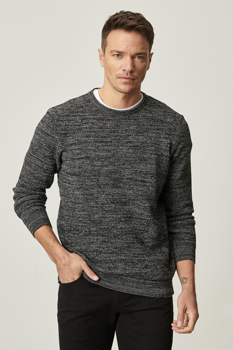 AC&Co, Pulover cu decolteu la baza gatului si aspect texturat, Negru