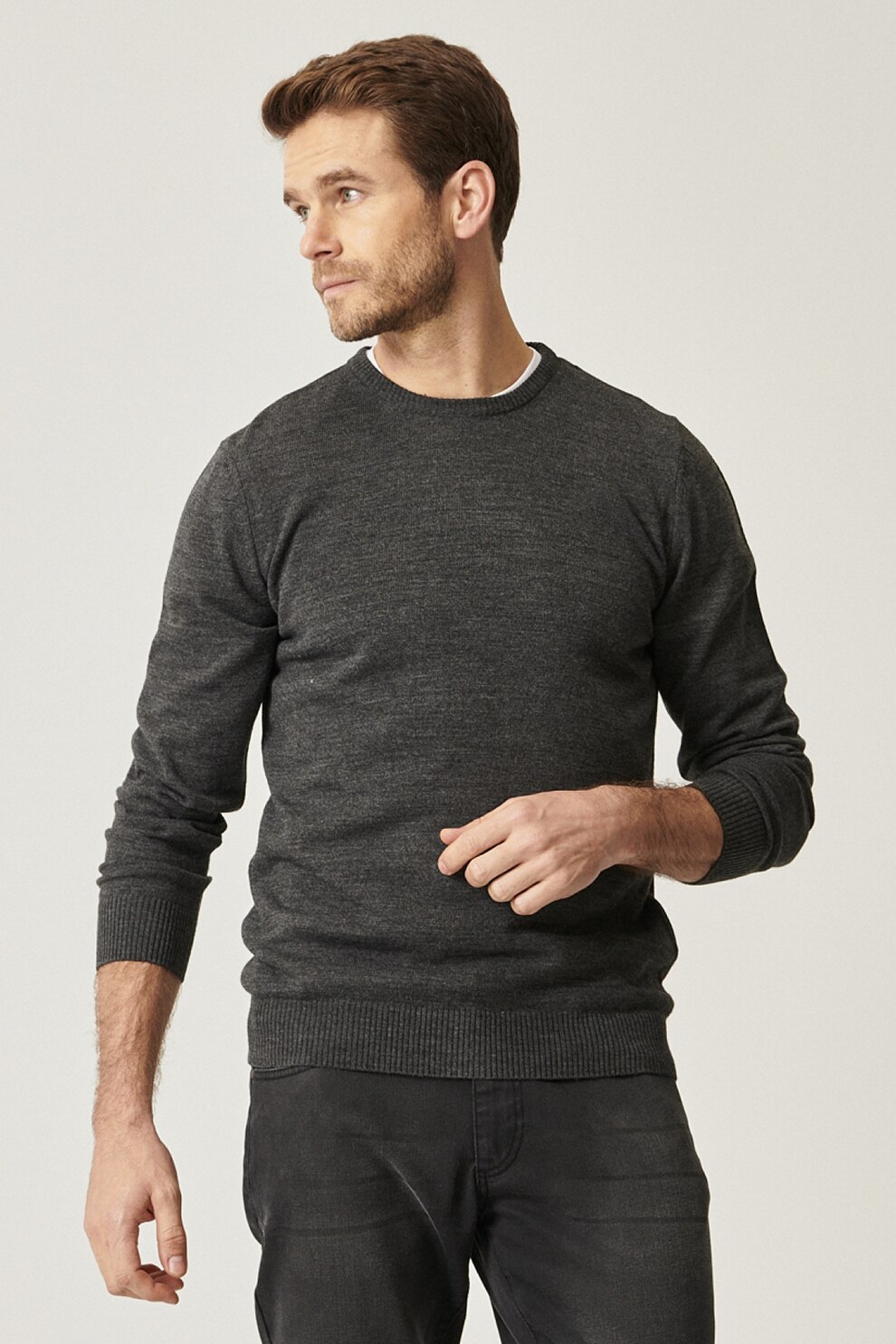 AC&Co, Pulover cu decolteu la baza gatului si terminatii striate, Gri antracit