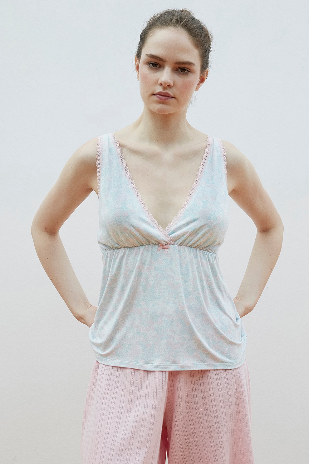 Penti, Top de pijama cu decolteu in V si insertii de dantela, Alb/Roz/Albastru