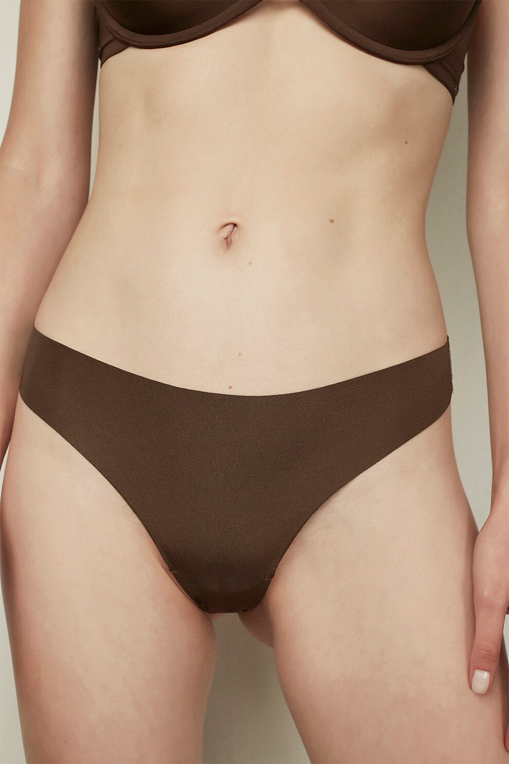 Penti, Chiloti tanga fara cusaturi, Maro inchis, L