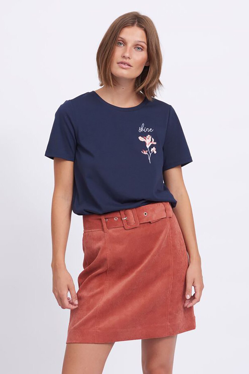 Vila, Tricou cu decolteu la baza gatului si broderie florala, Bleumarin/Roz