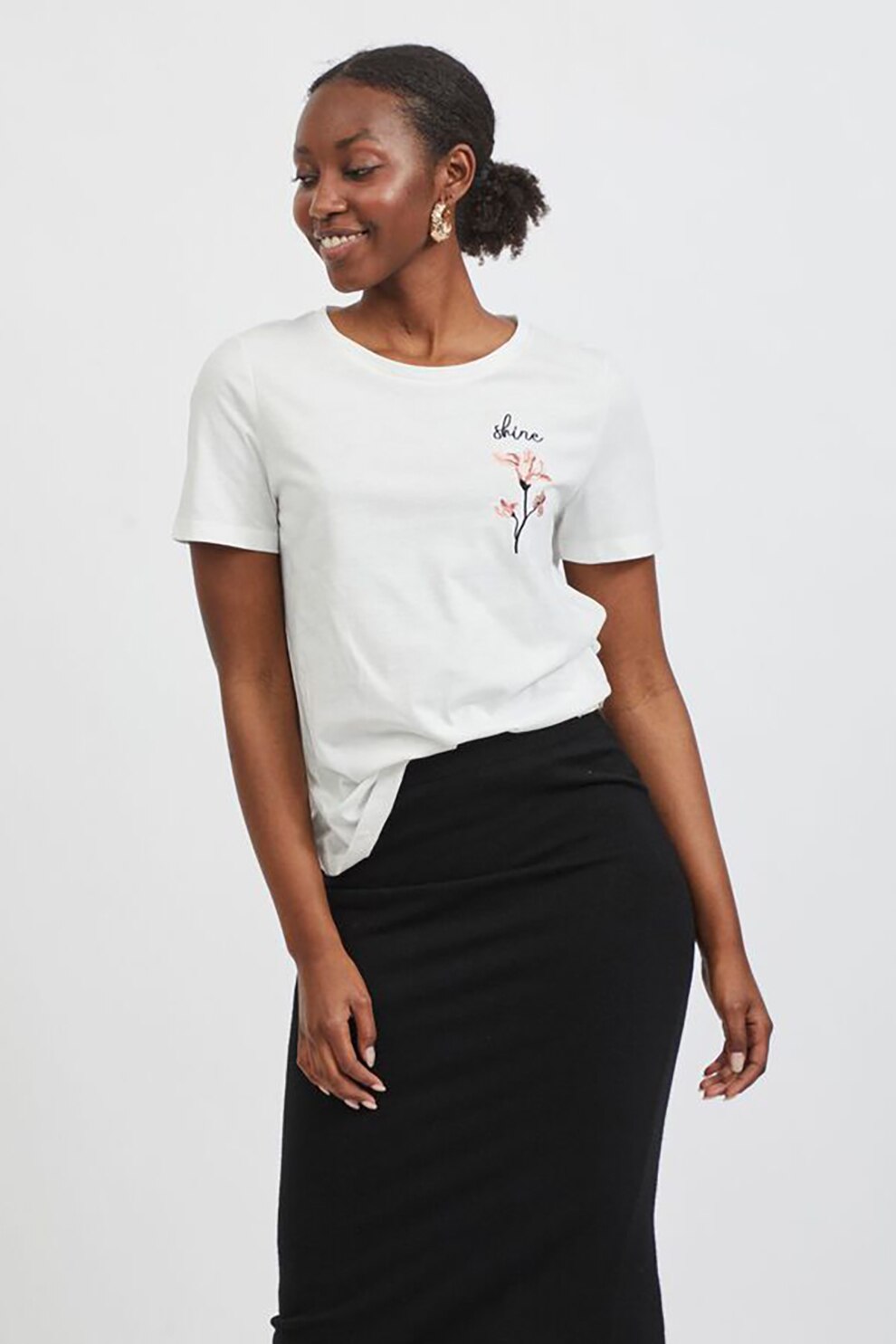 Vila, Tricou cu decolteu la baza gatului si broderie florala, Alb prafuit/Roz