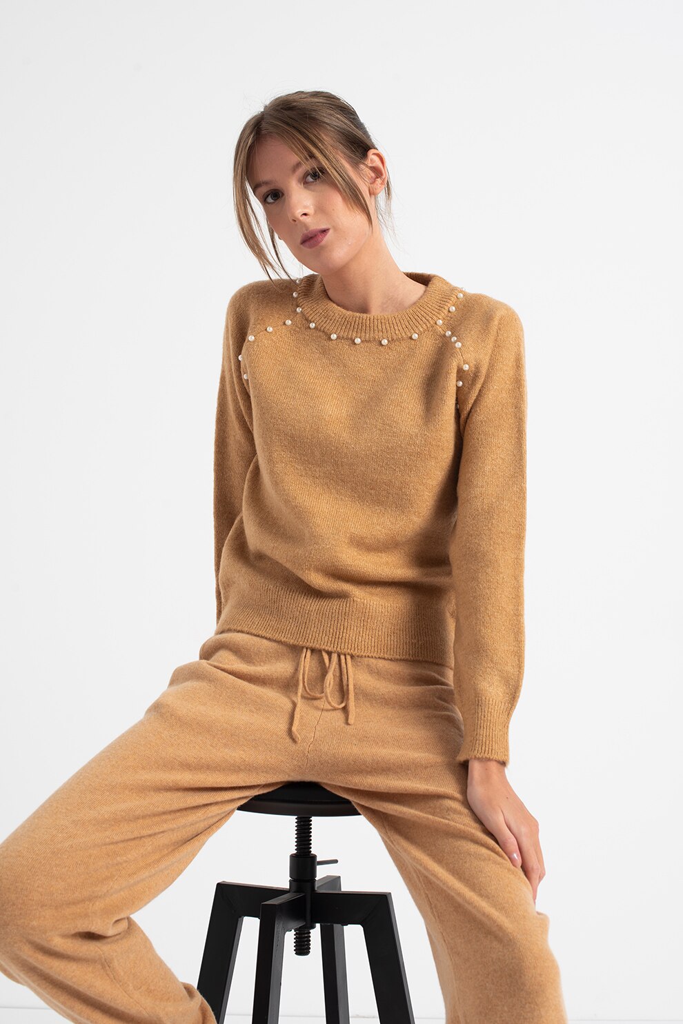 Vero Moda, Pulover cu decolteu la baza gatului si perlute New Peppy, Maro camel