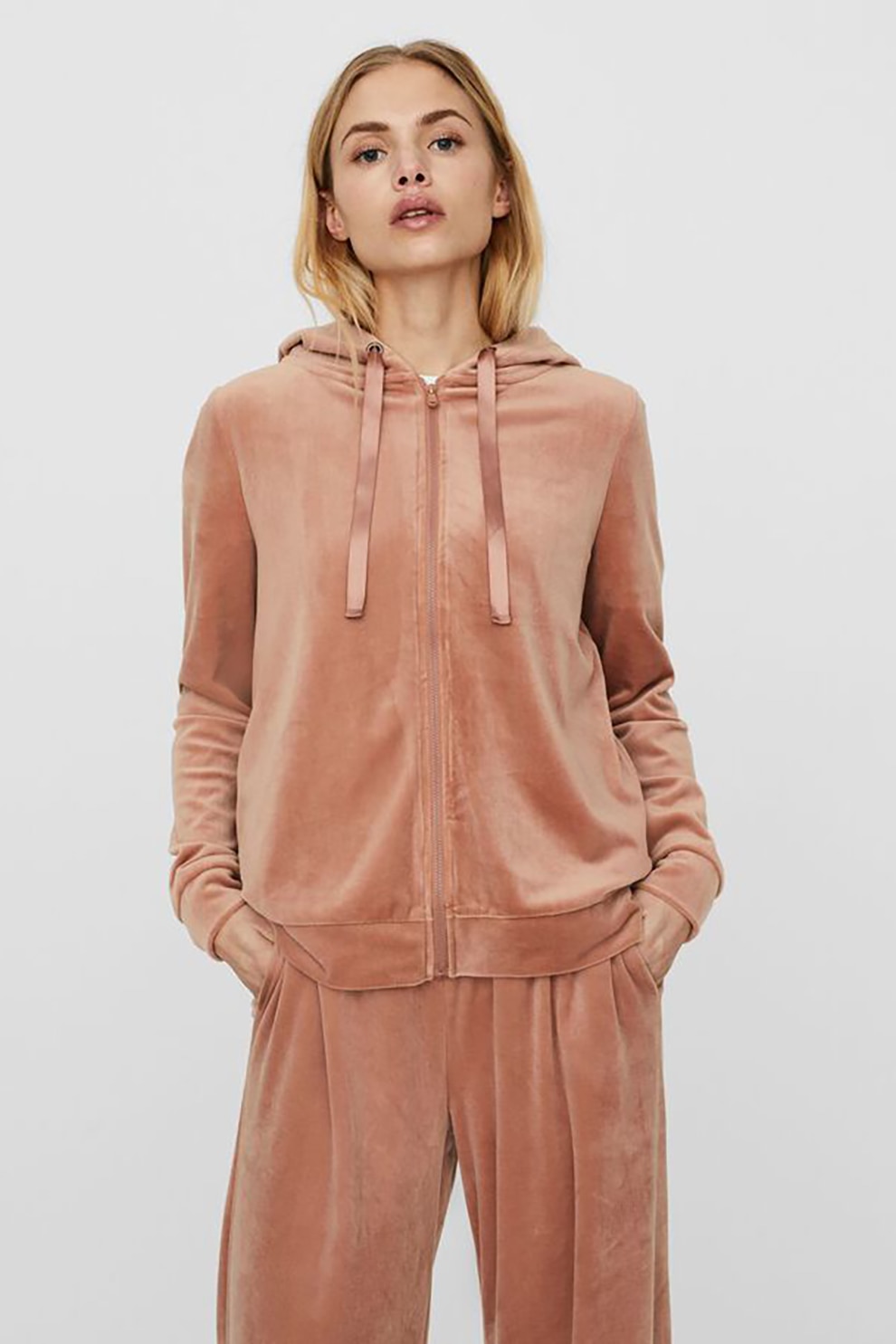 Vero Moda, Hanorac cu fermoar si aspect catifelat Athena, Cafeniu