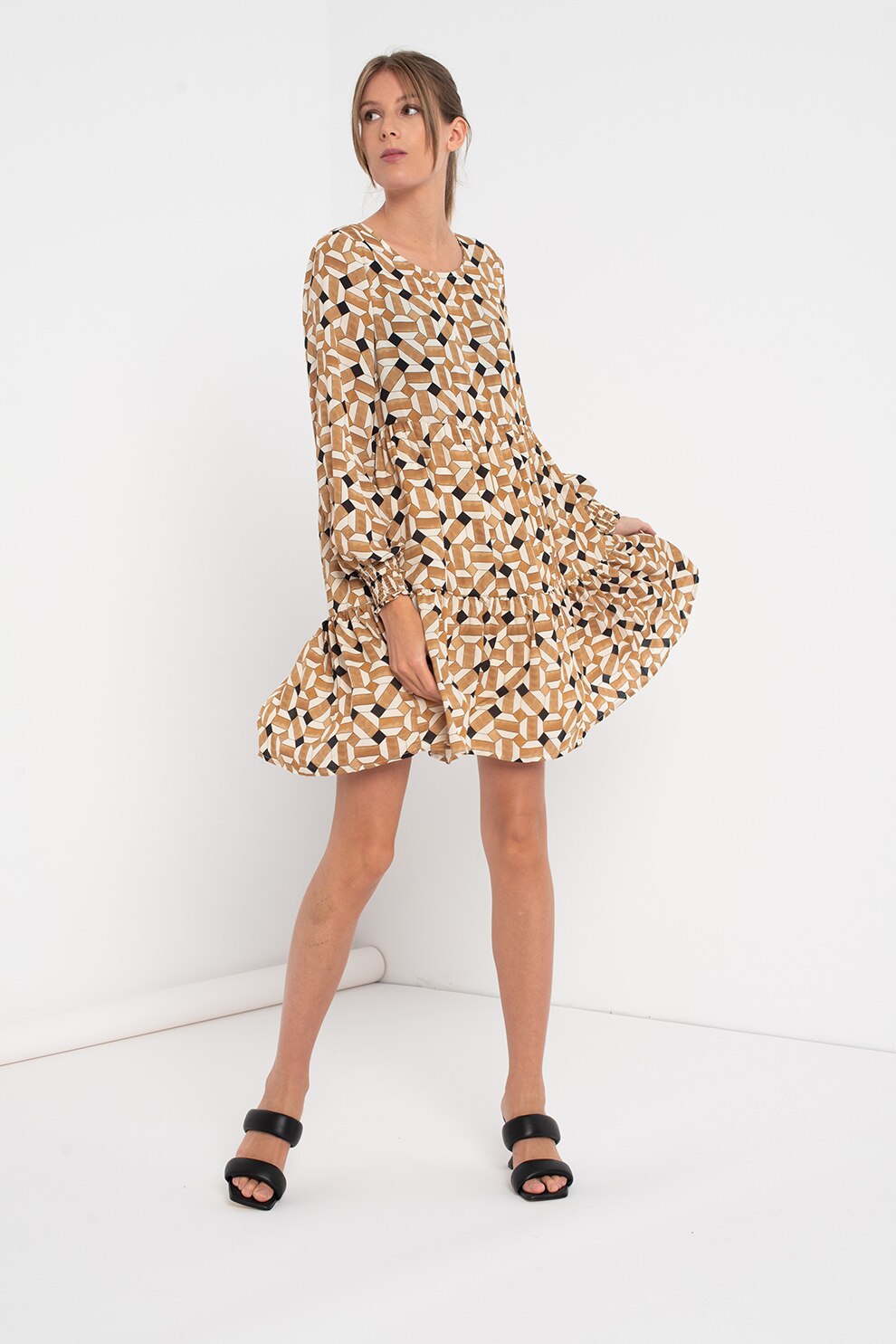 Vero Moda, Rochie scurta evazata cu model geometric Ulja, Alb/Maro camel/Negru