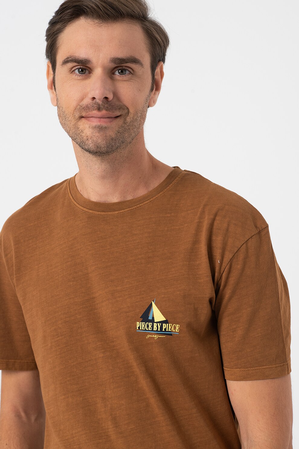 Jack&Jones, Tricou relaxed fit cu imprimeu grafic Costa, Maro