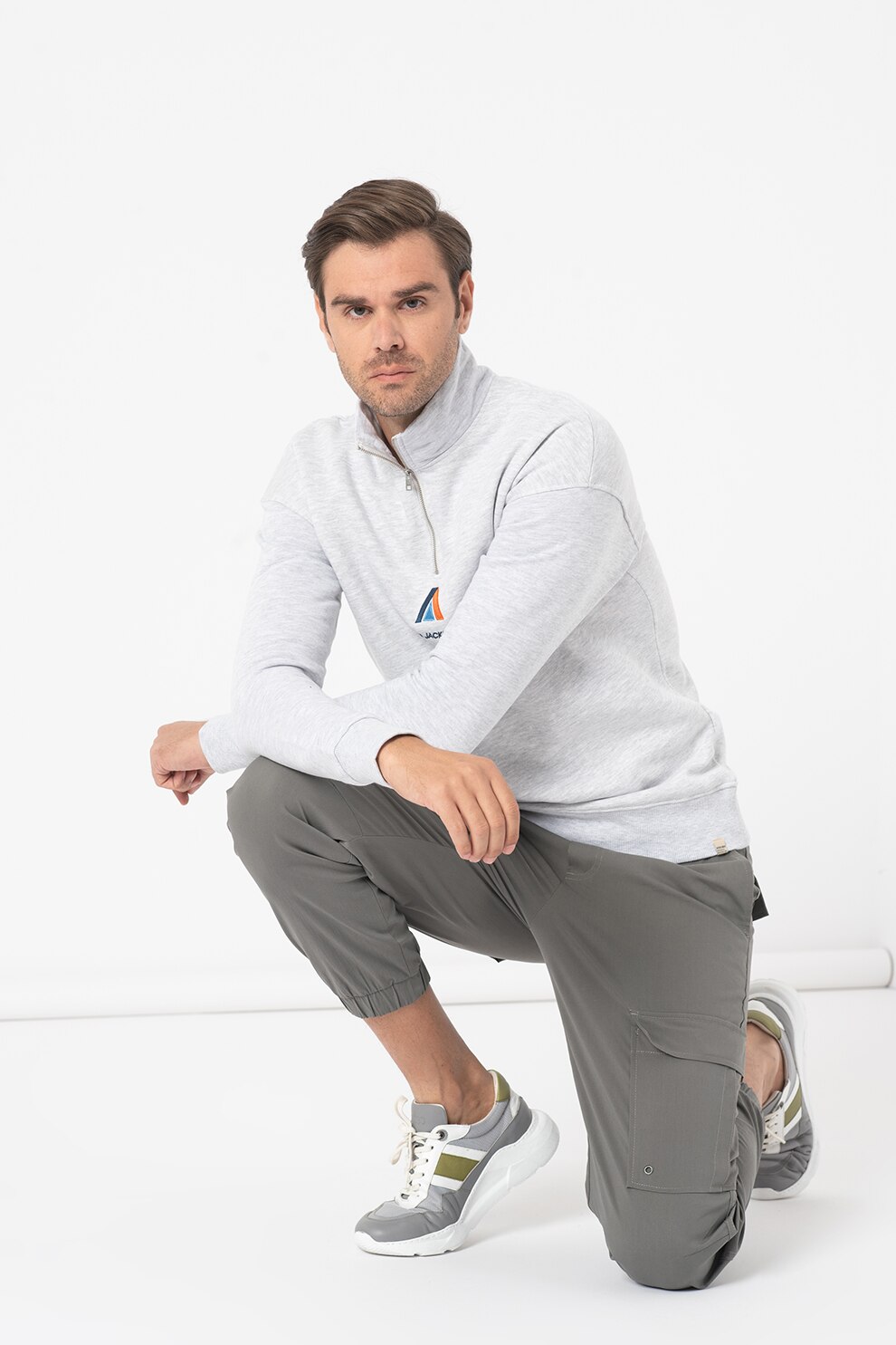 Jack&Jones, Bluza relaxed fit cu fenta scurta cu fermoar Clayton, Gri deschis melange