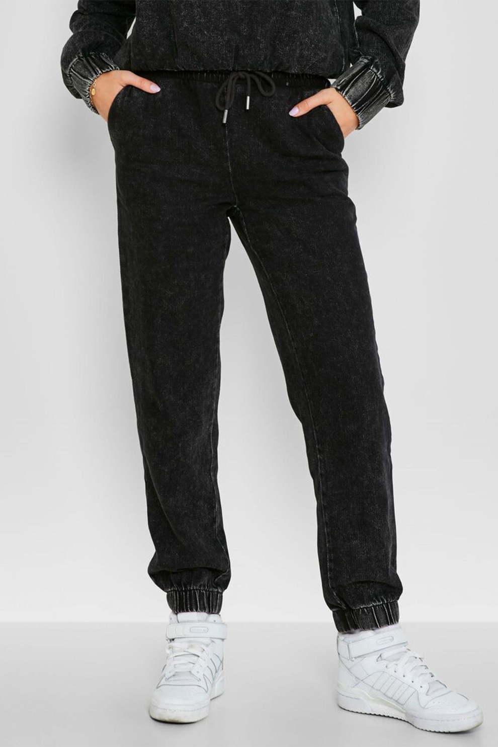 Noisy May, Pantaloni sport conici din lyocell cu snur de ajustare, Negru stins