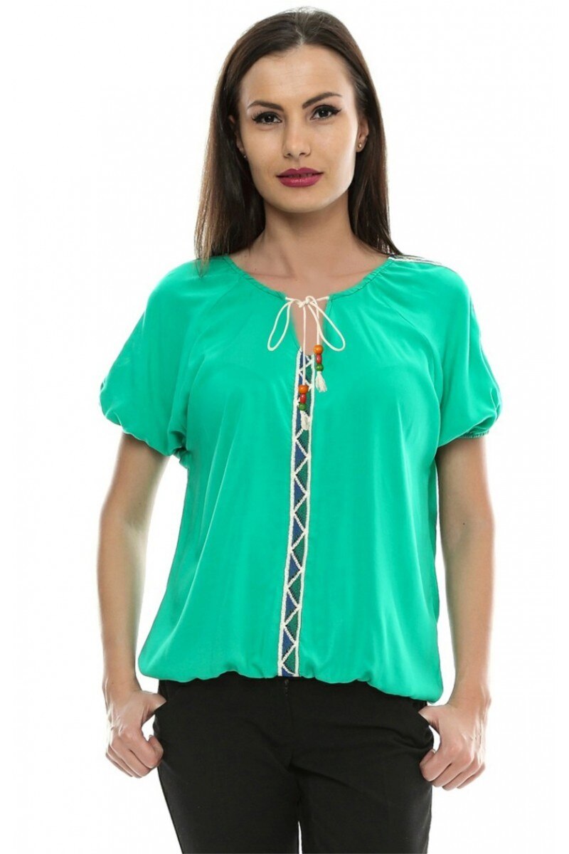 Bluza cu aplicatii din dantela brodata B80, Verde