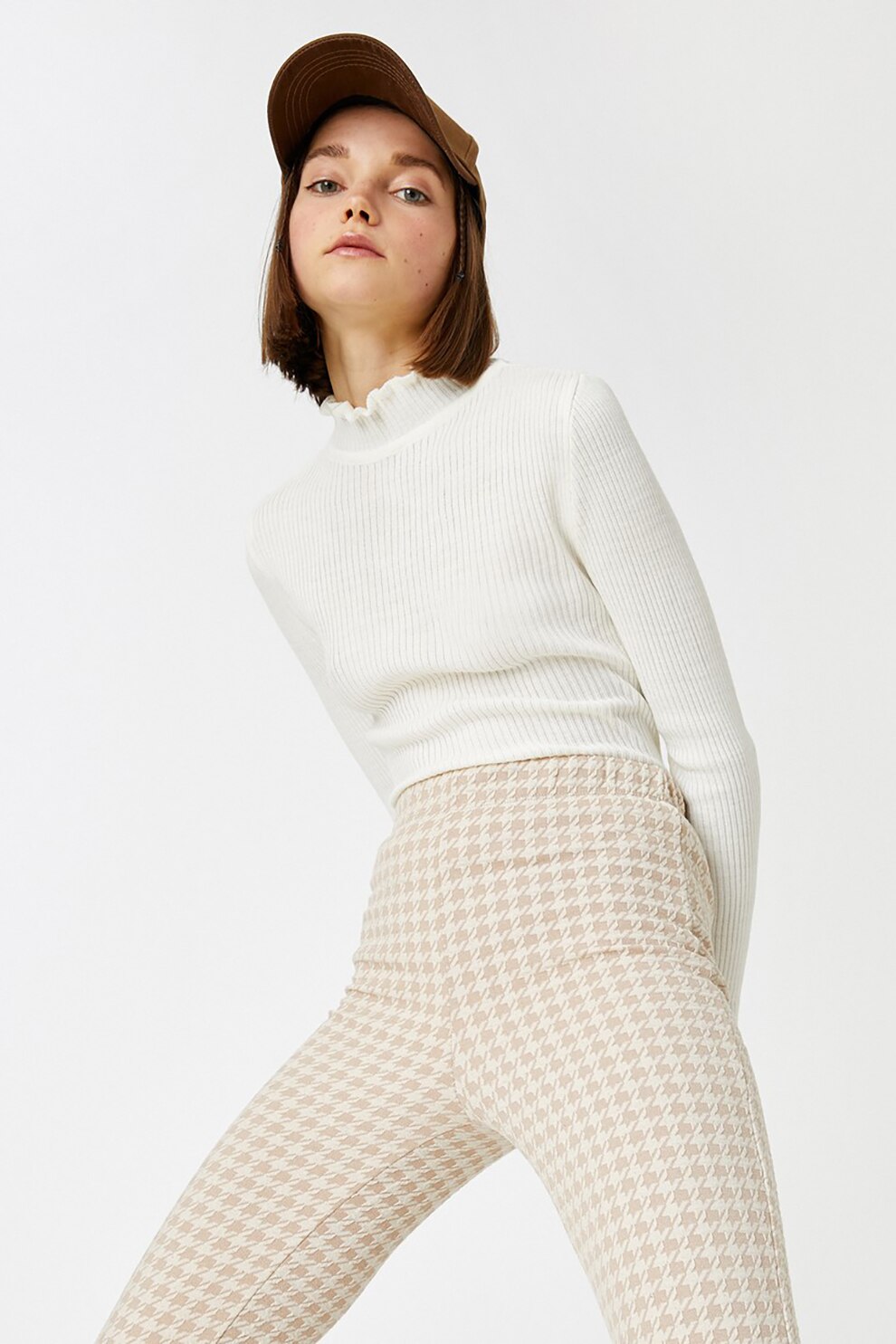 KOTON, Pulover striat cu terminatii cu volane, Alb