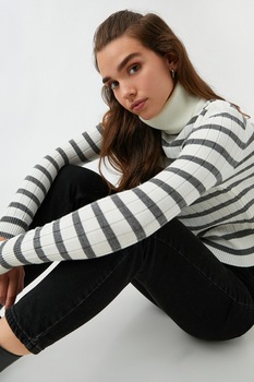 KOTON, Pulover cu guler inalt si model cu dungi, Alb/Gri KOTON, Pulover cu guler inalt si model cu dungi, Alb/Gri
