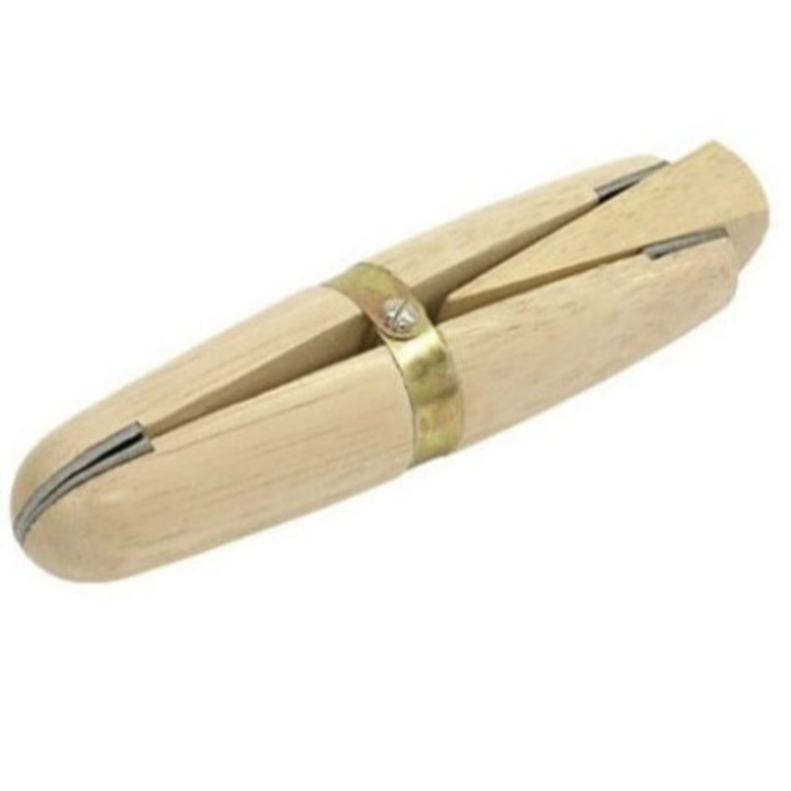 Menghina de mana, prins inele, din lemn