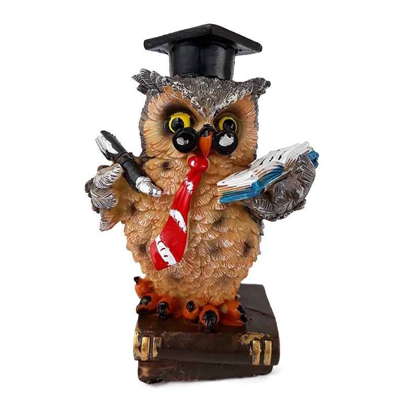 Statueta din rasina reprezentand o bufnita cu pix si o carte, 13 cm