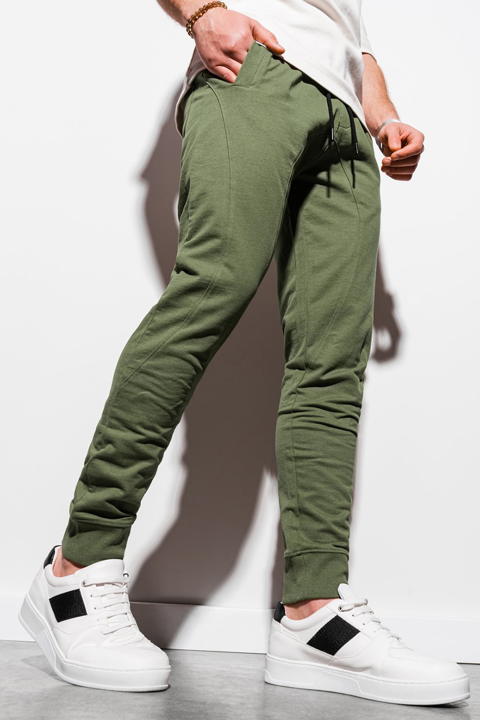 OMBRE, Pantaloni sport conici cu buzunare oblice, Verde sparanghel
