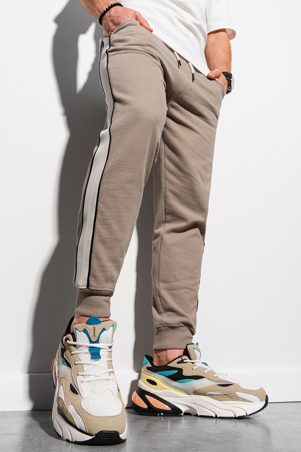 OMBRE, Pantaloni sport cu buzunare oblice, Cafeniu