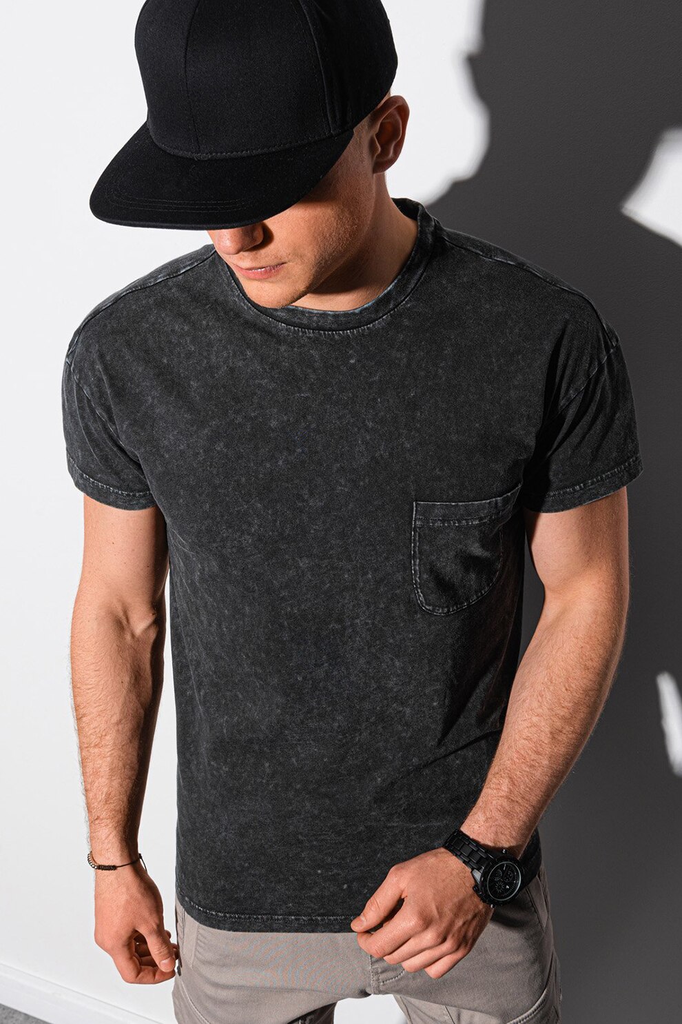 OMBRE, Tricou cu decolteu la baza gatului si buzunar pe piept, Negru