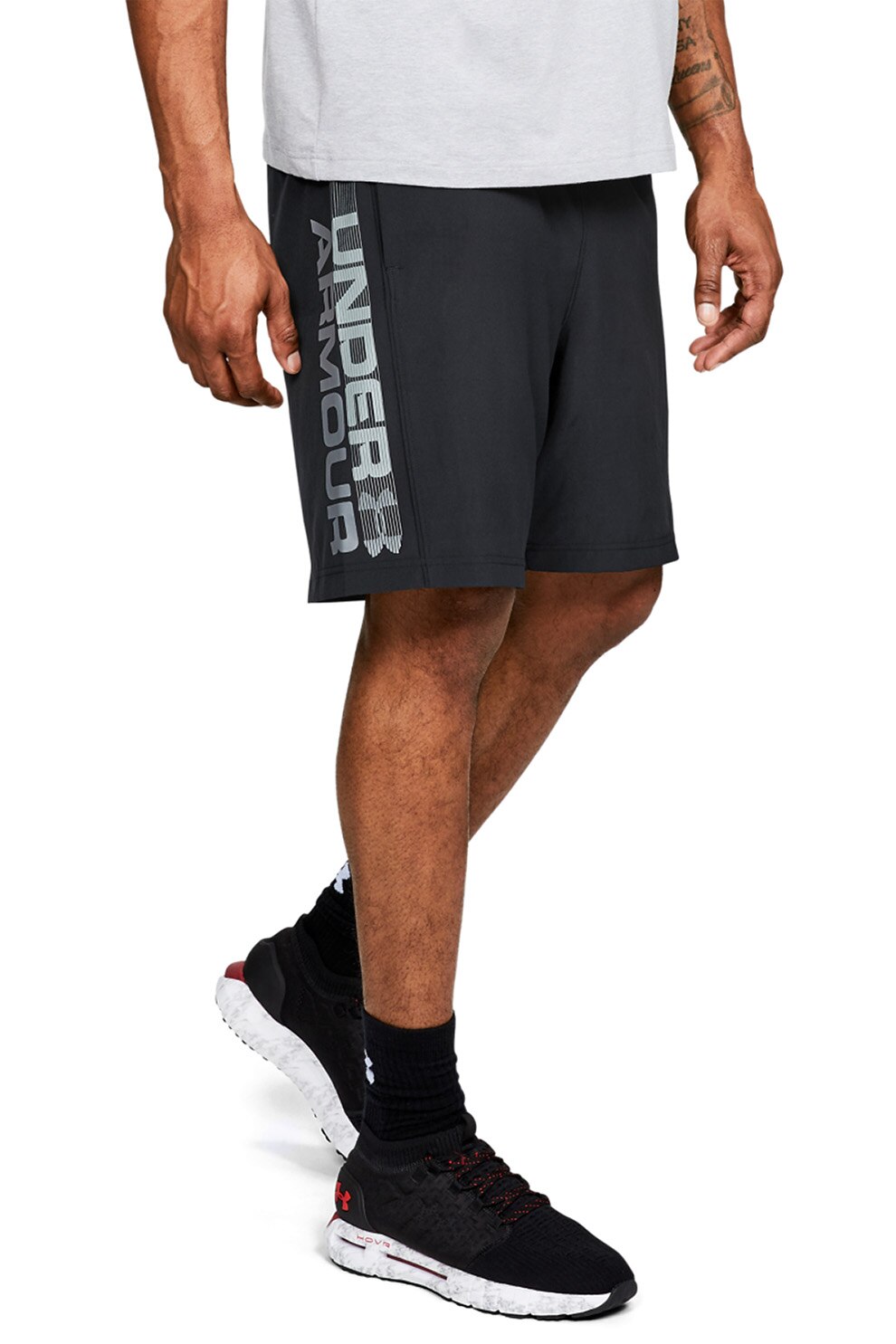 Under Armour, Bermude lejere cu imprimeu logo pentru fitness Woven Wordmark, Negru/Gri