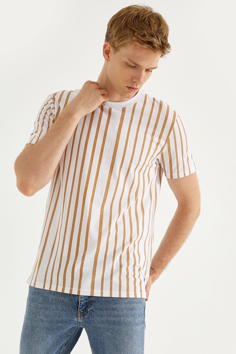 KOTON, Tricou cu decolteu la baza gatului si model in dungi, Maro/Alb