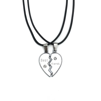 Set 2 coliere cu pandantiv in forma Inima cu Best friends, Nevermore, Alb Set 2 coliere cu pandantiv in forma Inima cu Best friends, Nevermore, Alb