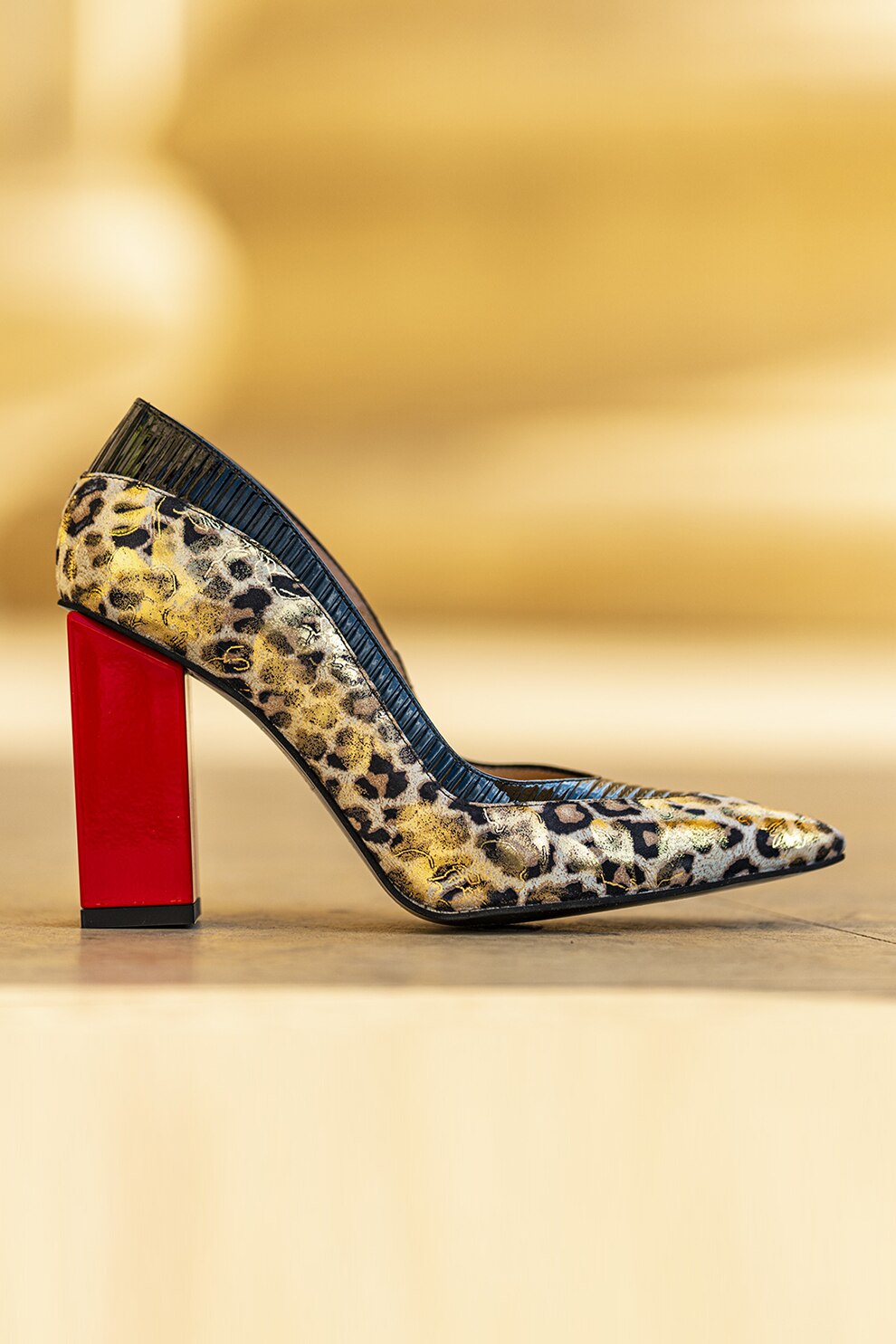 CONDUR by alexandru, Pantofi de piele cu varf ascutit si animal print, Maro nisip/Negru/Rosu