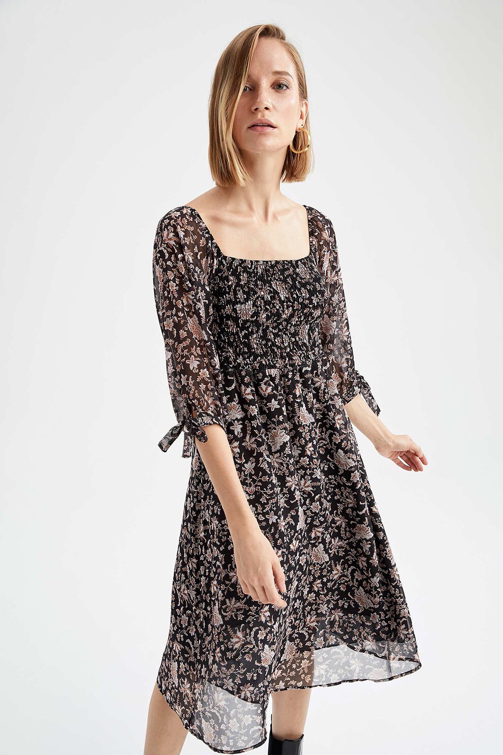 DeFacto, Rochie evazata cu decolteu patrat si imprimeu floral, Negru/Alb/Maro