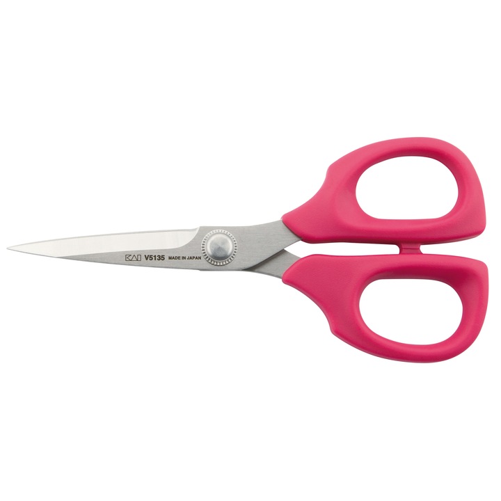 Varróolló KAI V5135 P, 13,5 cm, NSSWR-2 rozsdamentes acél, állítható feszesség, pengevédelem, ergonomikus fogantyú
