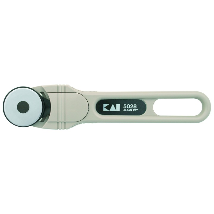 Cutter circular profesional KAI 5028, diametru 28 mm, lama din otel SKS-7, sistem de protectie, folosit pentru textile, piele, hartie, carton, folii.
