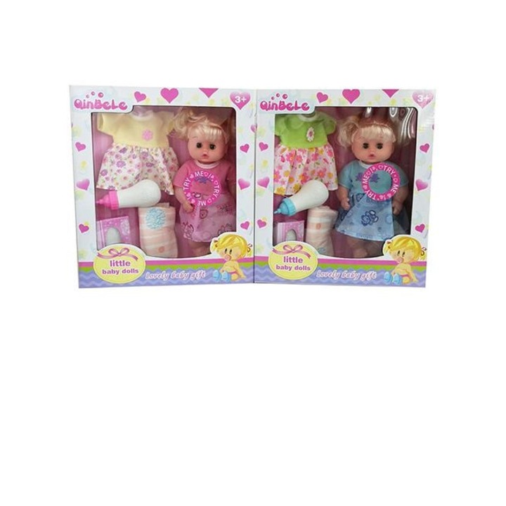 Magic Toys 4450552 Quinbele kisbaba szett pelenkával, ruhával és kiegészítőkkel kétféle változatban