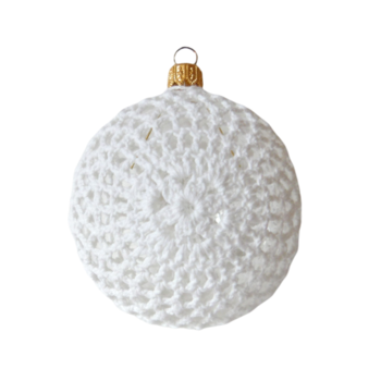 Glob de craciun imbracat in dantela alba lucrata manual spirala Glob de craciun imbracat in dantela alba lucrata manual spirala