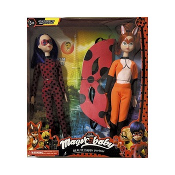Set Papusa Miraculous Buburuza si Vulpea Rena Rouge, masti accesorii, 29 cm Set Papusa Miraculous Buburuza si Vulpea Rena Rouge, masti accesorii, 29 cm