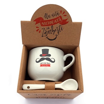 Cana din ceramica cu lingurita, cu joben si ochelari, cu dedicatie pentru socru, 200 ml Cana din ceramica cu lingurita, cu joben si ochelari, cu dedicatie pentru socru, 200 ml