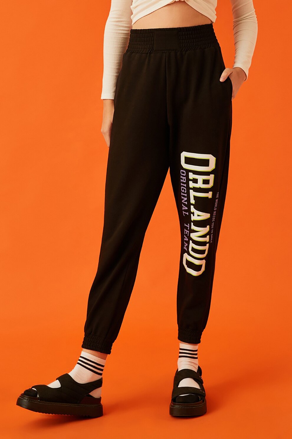 KOTON, Pantaloni sport cu croiala conica si imprimeu text, Negru/Crem