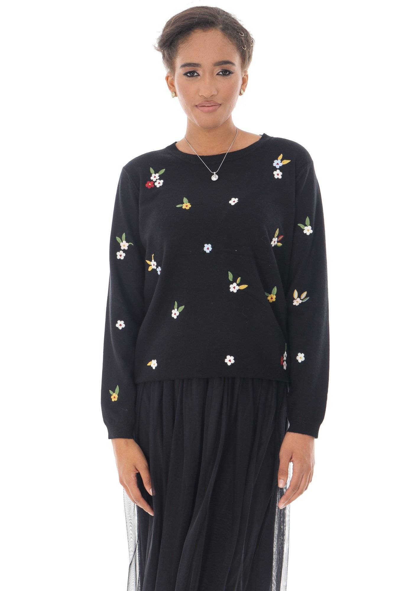 Bluze de dama, ROH BR2437, negru , cu broderie delicata, M-L