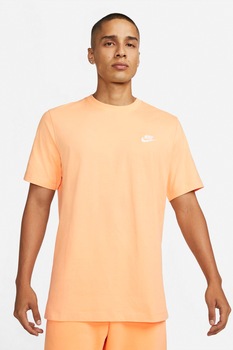 Nike - Тениска Sportswear Club с овално деколте и лого, Бледооранжев