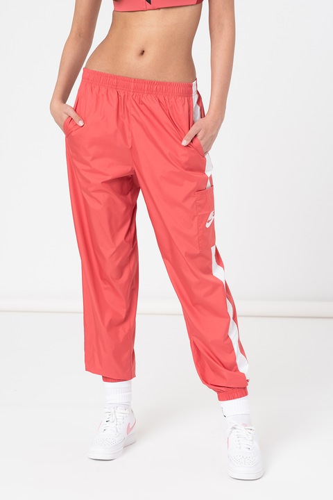 Nike, Спортен панталон със стеснен крачол и контрасти, Бял/Тъмнорозов