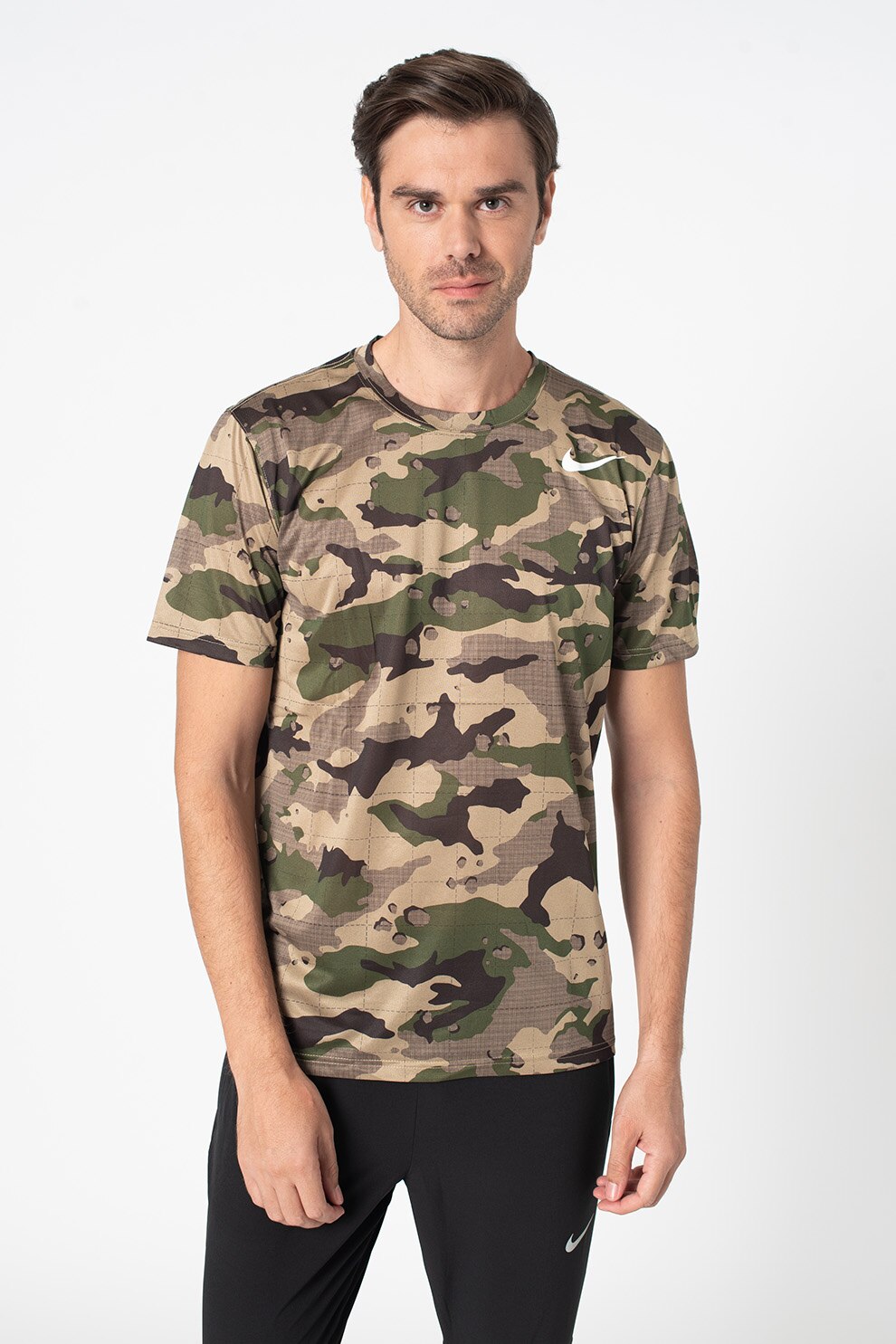 Nike, Tricou cu imprimeu camuflaj si tehnologie Dri-FIT pentru fitness, Verde militar/Verde marin/Verde feriga
