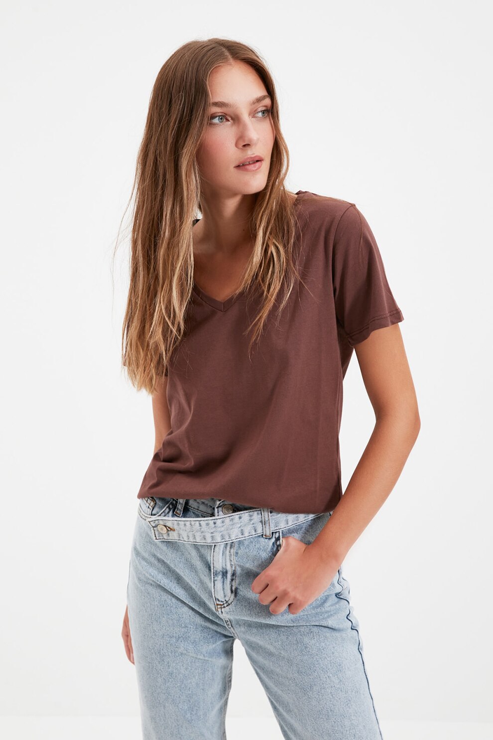 Trendyol, Tricou din bumbac cu decolteu in V, Maro
