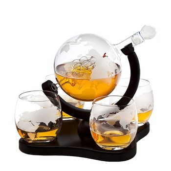 Set decantor cu patru pahare din sticla, glob pamantesc, 900ml, Addagifts Set decantor cu patru pahare din sticla, glob pamantesc, 900ml, Addagifts