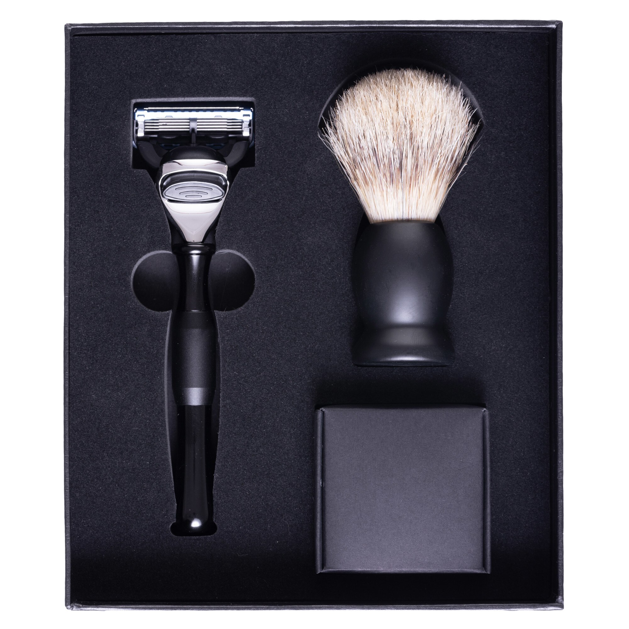 Set cadou barbierit cu Safety Razor, 5 lame Fusion, maner din metal negru si pamatuf