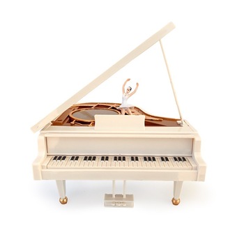 Cutie muzicala din plastic, cu cheita, in forma de pian,15x18cm Cutie muzicala din plastic, cu cheita, in forma de pian,15x18cm