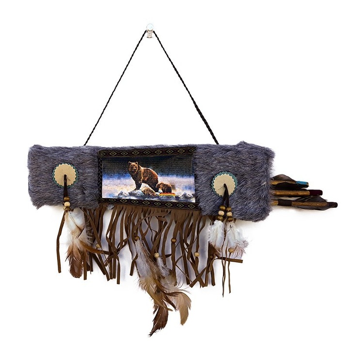 Tablou in forma de tolba cu sageti, decorat cu blanita si margele M4,41x12cm